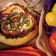 Medalhão de filé mignon ao molho cheddar
